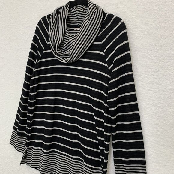 Chico's Women's Stripe Tunic Cowl Neck Lightweight Sweater Sz 1 8/10 Black Gray - Picture 2 of 9